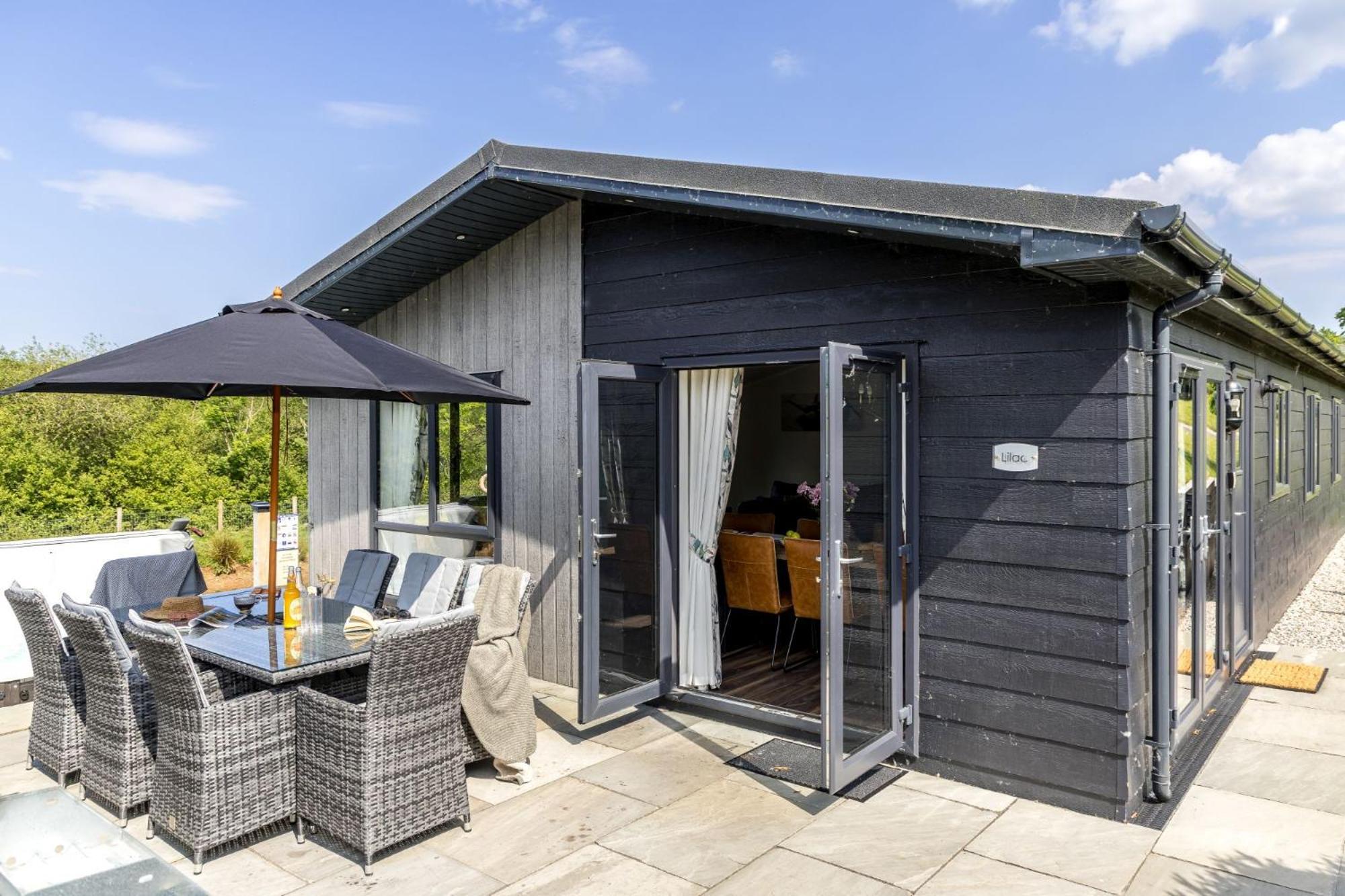 Lilac Lodge, 22 Roadford Lake Lodges Lifton Exterior photo